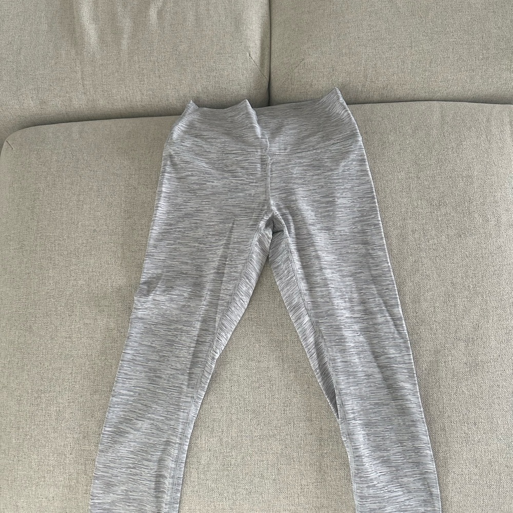Lululemon High Rise Align 23” Size 6; never worn!